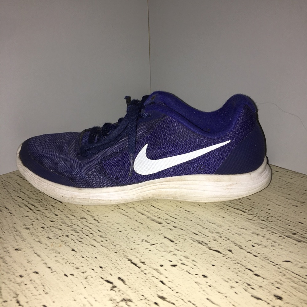 NIKE-REVOLUTION 3 BLUE SHOES-COMFORTABLE & CUTE. - Picture 4 of 5